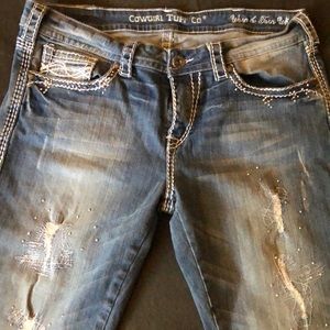 Cow girl tuff capris worn & torn white